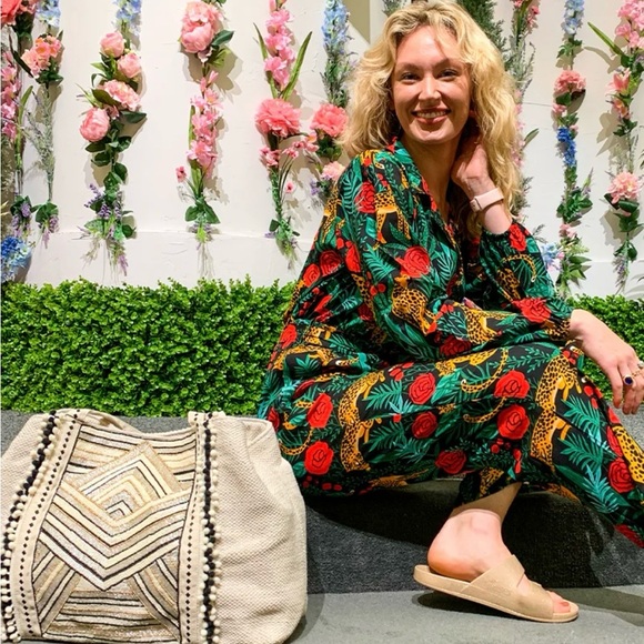 Geometric Beaded Patterned Tote Bag - Picture 4 of 7